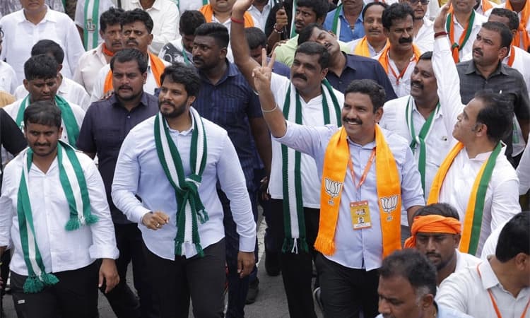 Ramanagara ಪಾದಯಾತ್ರೆ: ಜತೆಗೂಡಿ ಹೆಜ್ಜೆ ಹಾಕಿದ ವಿಜಯೇಂದ್ರ-ನಿಖಿಲ್‌