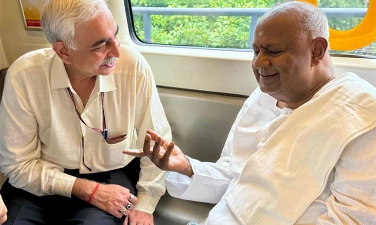 Delhi Metroದಲ್ಲಿ ಪ್ರಯಾಣ ಬೆಳೆಸಿ ಸಂತಸ ಹಂಚಿಕೊಂಡ ಮಾಜಿ ಪ್ರಧಾನಿ ಎಚ್.ಡಿ.ದೇವೇಗೌಡ