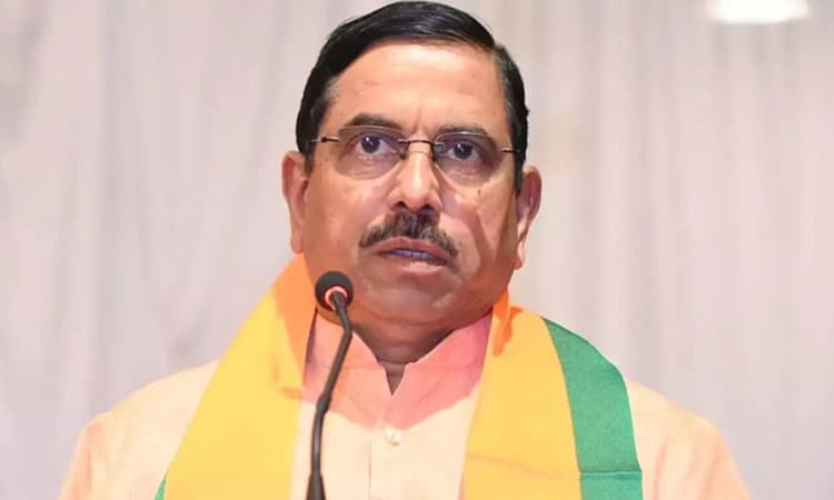 Hubli; ಸಿಎಂ ಭ್ರಷ್ಟಾಚಾರದಲ್ಲಿರುವಾಗ ಶಾಸಕರಿಗೆ ಯಾವ ಭಯ ಇರುತ್ತದೆ: ಪ್ರಹ್ಲಾದ ಜೋಶಿ