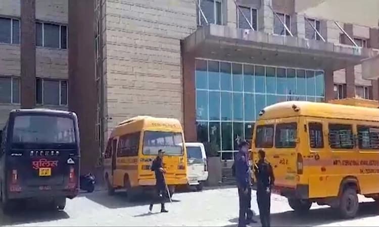 Delhi: ಕ್ಲಾಸ್ ತಪ್ಪಿಸಲು ಇಮೇಲ್ ಮೂಲಕ ಶಾಲೆಗೆ ಬಾಂಬ್ ಬೆದರಿಕೆ ಹಾಕಿದ 14ವರ್ಷದ ವಿದ್ಯಾರ್ಥಿ