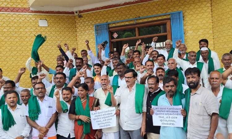 ರೈತರ ಮೇಲೆ ಗೋಲಿಬಾರ್ ಮಾಡಿದ ಪೊಲೀಸ್ ಗೆ ರಾಷ್ಟ್ರಪತಿ ಪದಕಕ್ಕೆ ಶಿಫಾರಸ್ಸು; ಪ್ರತಿಭಟನೆ