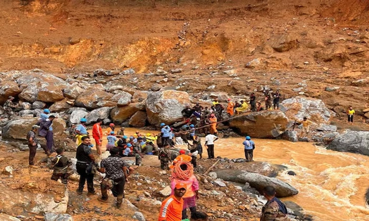 Wayanad ಭೂ ಕುಸಿತ: ರಾಜ್ಯದ 8 ಮಂದಿ ಸಾವು; ಒಂದೇ ಕುಟುಂಬದ 8 ಮಂದಿ ಕಣ್ಮರೆ