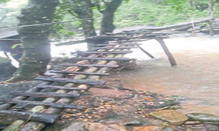 Hebri: ನಮಗೆ ಕಾಲು ಸಂಕ ಬೇಕು: ಮತ್ತಾವು ಸಂಕದಲ್ಲಿ ಹೆಜ್ಜೆ ಹೆಜ್ಜೆಗೂ ಆತಂಕ