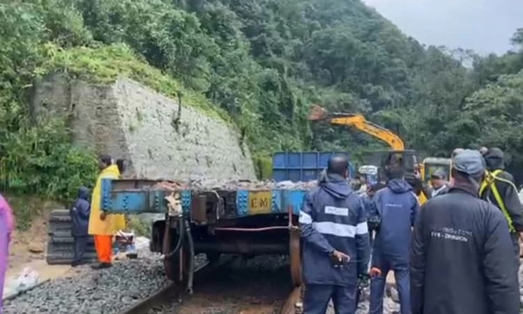 Railway Track; ಎಡಕುಮೇರಿ: ರೈಲು ಮಾರ್ಗ ದುರಸ್ತಿ ಚುರುಕು