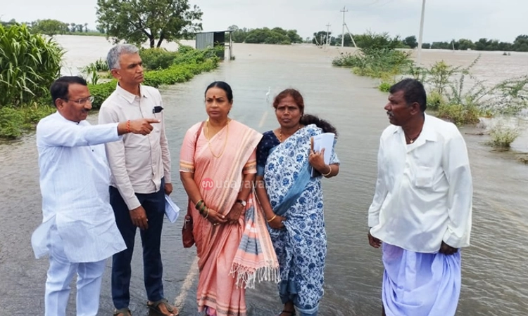 Mudhol: ಪ್ರವಾಹ ಪೀಡಿತ ಗ್ರಾಮಗಳಿಗೆ ಸಚಿವ ಕೃಷ್ಣಭೈರೇಗೌಡ ಭೇಟಿ… ಪರಿಶೀಲನೆ