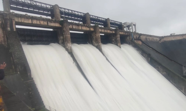 Shivamogga: ಭದ್ರ ಜಲಾಶಯ ಬಹುತೇಕ ಭರ್ತಿ… ಕ್ರಸ್ಟ್‌ ಗೇಟ್‌ ಮೂಲಕ ನದಿಗೆ ನೀರು