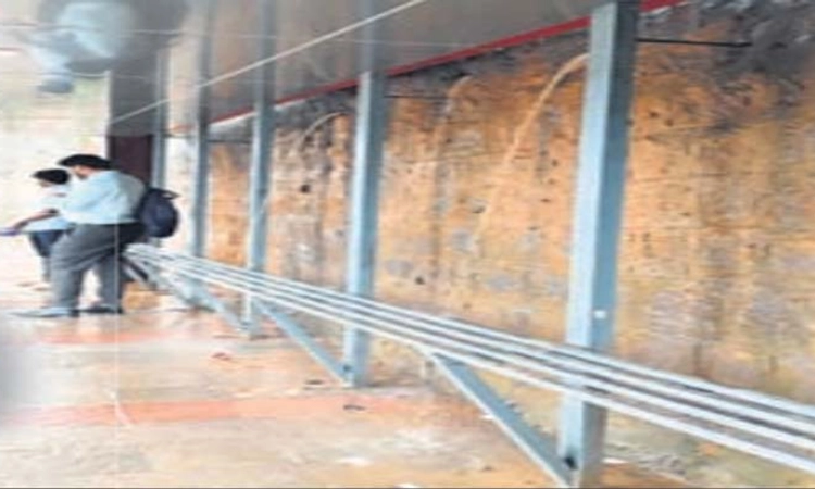 Mangaluru: ಬಸ್‌ ತಂಗುದಾಣಗಳ ಅವ್ಯವಸ್ಥೆ: ಸಾರ್ವಜನಿಕರಿಗೆ ನಿತ್ಯ ಸಂಕಷ್ಟ