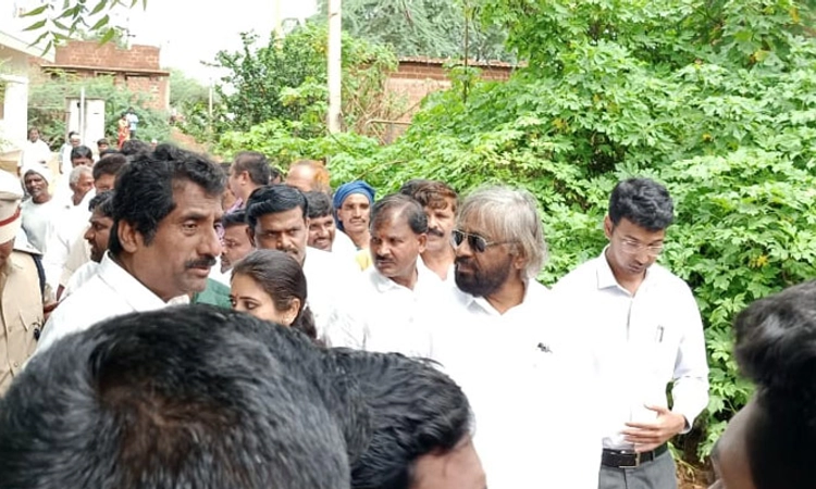 Bidar; ಮಳೆ ಹಾನಿ ಪ್ರದೇಶಗಳಿಗೆ ಸಚಿವ ಈಶ್ವರ ಖಂಡ್ರೆ ಭೇಟಿ