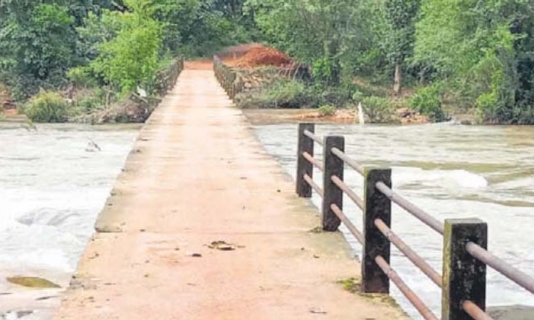 Kundapura: ಮಳೆಗೆ ಮುಳುಗುವ ಕಿರು ಸೇತುವೆಗೆ ಮುಕ್ತಿ ನೀಡಿ