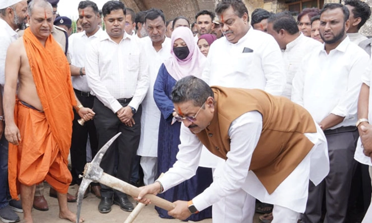 Vijayapura; ಎಲ್ಲ ಹಗರಣ ತನಿಖೆ ಮಾಡಲಿ, 14 ತಿಂಗಳು ಸಿದ್ದು ಕತ್ತೆ ಕಾಯ್ದರಾ?: ಯತ್ನಾಳ ಕಿಡಿ
