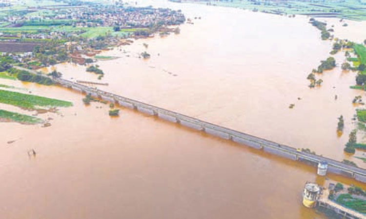 Hubballi: ನೆರೆಯಬ್ಬರಕ್ಕೆ ದ್ವೀಪವಾದ ಗ್ರಾಮಗಳು!