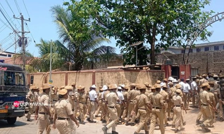 Mobile, ಗಾಂಜಾ ಪತ್ತೆ ಹಿನ್ನೆಲೆ: ಜಿಲ್ಲಾ ಕಾರಾಗೃಹಕ್ಕೆ ಬಂಧಿಖಾನೆ ಡಿಐಜಿ ಭೇಟಿ