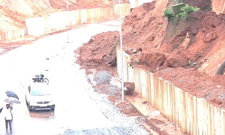 NH 169A ತೀರ್ಥಹಳ್ಳಿ; ಬೈಪಾಸ್ ರಸ್ತೆಯಲ್ಲಿ ಮಣ್ಣು ಜರಿತ: ವಾಹನ ಸಂಚಾರ ಬಂದ್!