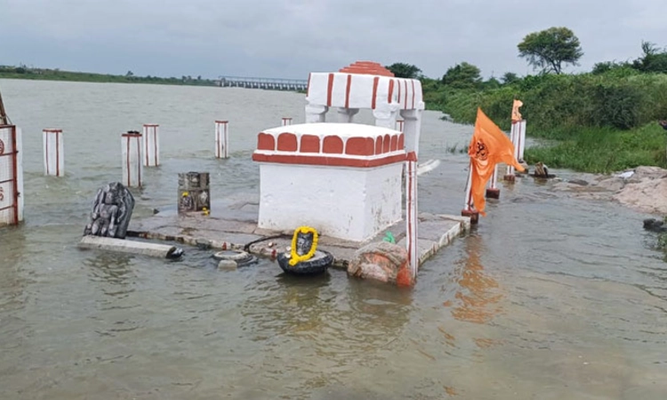 Yadagiri; ಅಪಾಯ ಮಟ್ಟಕ್ಕೆ ತಲುಪಿದ ಕೃಷ್ಣಾ ಮತ್ತು ಭೀಮಾ ನದಿ ನೀರು; ಹೈಅಲರ್ಟ್ ಘೋಷಣೆ