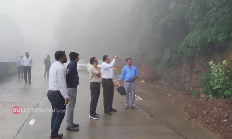 Hulikal Ghat ಗುಡ್ಡಕುಸಿತ;ಪಿಡಬ್ಲ್ಯುಡಿ ಸಿಇ ಭೇಟಿ: ಮಳೆ ಬಳಿಕ ಕಾಮಗಾರಿ ನಿರ್ವಹಣೆಗೆ ಸೂಚನೆ