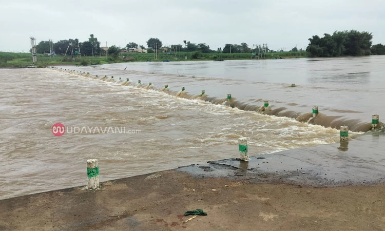 Mahalingpur: ಘಟಪ್ರಭಾ ನದಿಗೆ ಹೆಚ್ಚಿದ ನೀರು: ಮೂರು ಸೇತುವೆಗಳು ಜಲಾವೃತ
