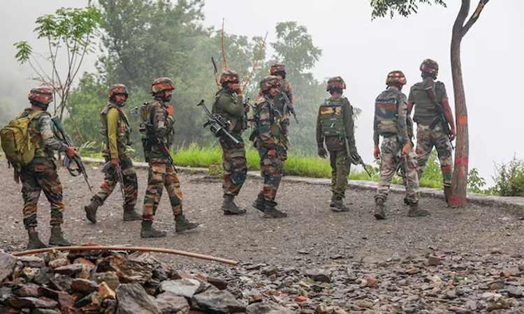 Jammu: ಬೆಳ್ಳಂಬೆಳಗ್ಗೆ ಸೇನಾ ನೆಲೆ ಮೇಲೆ ಉಗ್ರರ ದಾಳಿ… ಭದ್ರತಾ ಪಡೆಗಳಿಂದ ಪ್ರತಿದಾಳಿ