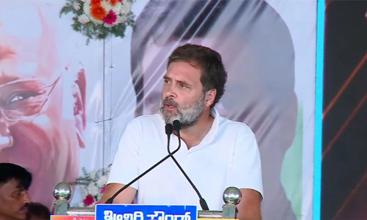 First’ಊಮ್ಮನ್‌ ಚಾಂಡಿ ಸಾಮಾಜಿಕ ಸೇವಕ’ ಗರಿ ರಾಹುಲ್‌ ಗಾಂಧಿಗೆ