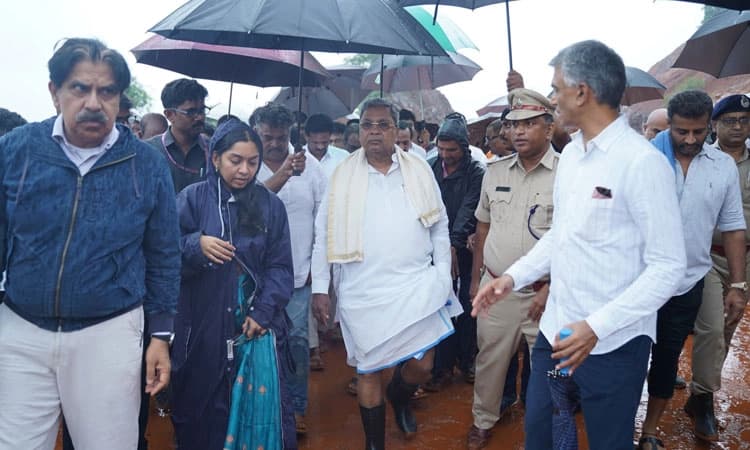 Hill Slide: ಶಿರೂರಿಗೆ ಸಿಎಂ ಸಿದ್ದರಾಮಯ್ಯ ಭೇಟಿ, ರಕ್ಷಣಾ ಕಾರ್ಯ ಪರಿಶೀಲನೆ