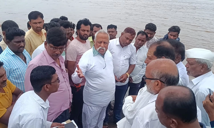 Chikkodi: ಕೃಷ್ಣಾ ನದಿಯ ಒಳಹರಿವು ಹೆಚ್ಚಳ: ನದಿತೀರದ ಗ್ರಾಮಗಳಿಗೆ ಪ್ರಕಾಶ್ ಹುಕ್ಕೇರಿ ಭೇಟಿ