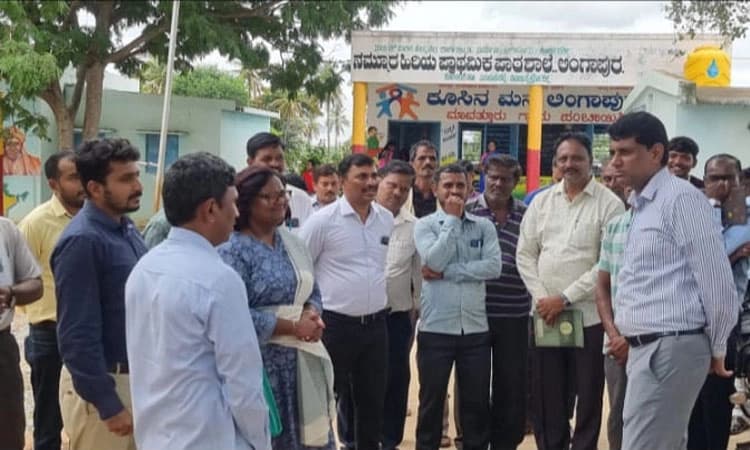 Tumkur ZP CEO ಕೊರಟಗೆರೆ ರೌಂಡ್ಸ್; ಅಧಿಕಾರಿಗಳಿಗೆ ಚಳಿ ಬಿಡಿಸಿದ ಸಿಇಓ ಪ್ರಭು.ಜಿ