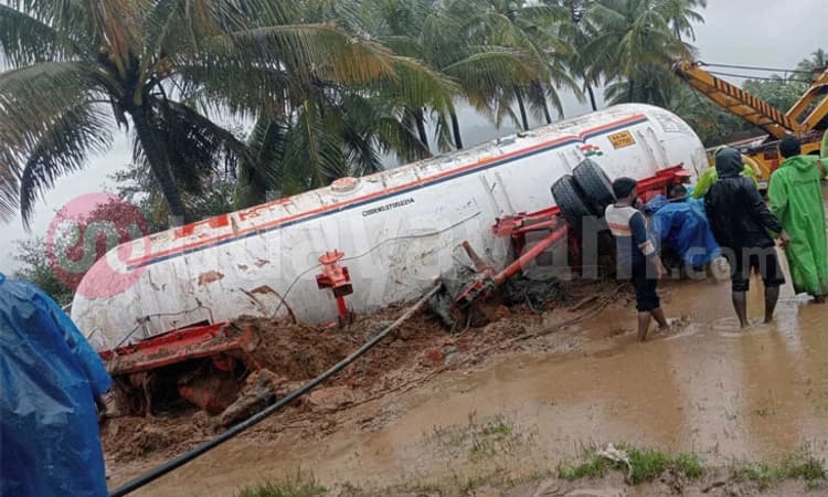 Shiruru hill collapse; ಕೊನೆಗೂ ಗ್ಯಾಸ್‌ ಟ್ಯಾಂಕರ್‌ ಖಾಲಿ ಮಾಡಿದ ಜಿಲ್ಲಾಡಳಿತ!