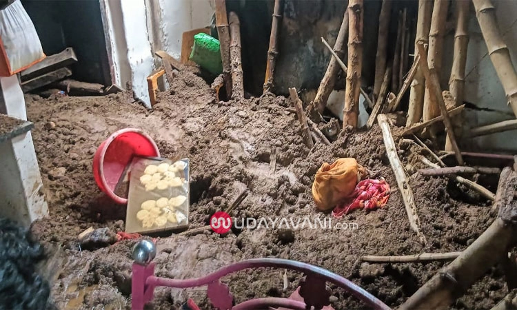 Haveri: ಮನೆ ಮೇಲ್ಛಾವಣಿ ಕುಸಿದು 18 ತಿಂಗಳ ಅವಳಿ ಮಕ್ಕಳು ಸೇರಿ ಮೂವರು ಸಾವು