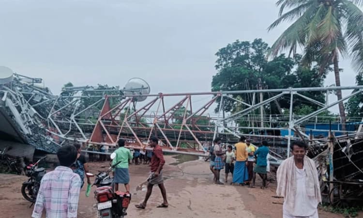 Siruguppa ಭಾರೀ ಗಾಳಿ-ಮಳೆಗೆ ನೆಲಕ್ಕುರುಳಿದ ಮೊಬೈಲ್‌ ಟವರ್‌