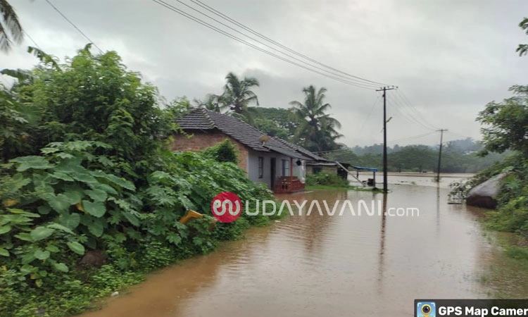 Netravathi River ನೀರಿನ ಮಟ್ಟ ಏರಿಕೆ; ಆಲಡ್ಕದಲ್ಲಿ ಮನೆಗಳು ಜಾಲಾವೃತ; ಸ್ಥಳಕ್ಕೆ ಎಸಿ ಭೇಟಿ