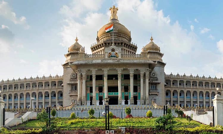 ಕನ್ನಡಿಗರಿಗೆ ಮೀಸಲು: ಎಲ್ಲರನ್ನೂ ವಿಶ್ವಾಸಕ್ಕೆ ತೆಗೆದುಕೊಳ್ಳಲಿ