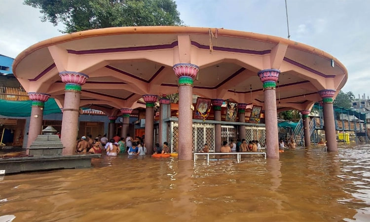 ಕೃಷ್ಣಾ- ಪಂಚಗಂಗಾ ನದಿಗಳ ಸಂಗಮ ಕ್ಷೇತ್ರದ ಸುಕ್ಷೇತ್ರ ನರಸಿಂಹವಾಡಿ ಶ್ರೀ ದತ್ತಮಂದಿರ ಜಲಾವೃತ