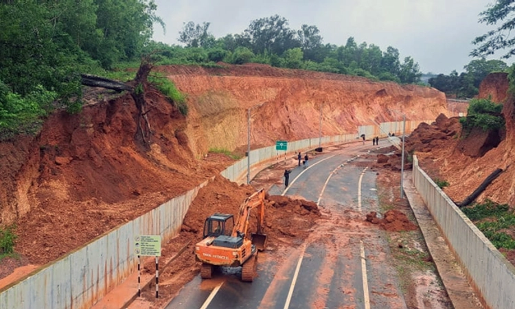 Thirthahalli: ಕುರುವಳ್ಳಿ – ಬಾಳೇಬೈಲು ರಾಷ್ಟ್ರೀಯ ಹೆದ್ದಾರಿಯಲ್ಲಿ ಮತ್ತೆ ತಡೆಗೋಡೆ ಕುಸಿತ