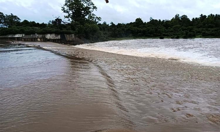 Hunsur: ಕೊಡಗಿನ ಕುಟ್ಟಭಾಗದಲ್ಲಿ ಭಾರೀ ಮಳೆ, ಲಕ್ಷ್ಮಣ ತೀರ್ಥ ನದಿಯಲ್ಲಿ ಒಳಹರಿವು ಹೆಚ್ಚಳ