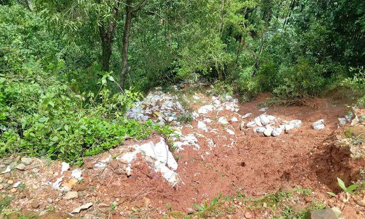ಕುಸಿತದ ಭೀತಿಯಲ್ಲಿ ಪ್ರಮುಖ ಹೆದ್ದಾರಿ; ಧರೆ ಕುಸಿತ ಮುಂದುವರೆದರೆ ಸಂಪರ್ಕಕ್ಕೆ ಕುತ್ತು?