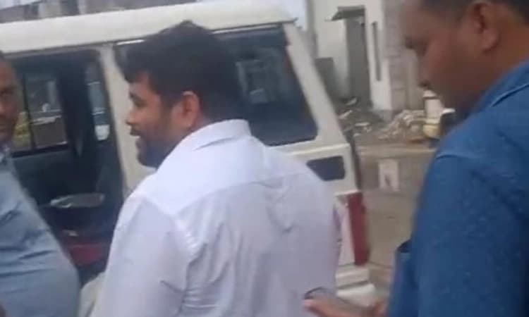 Kalaburagi; ಗೋದಾಮಿನಲ್ಲಿ ಅಕ್ಕಿ ನಾಪತ್ತೆ ಪ್ರಕರಣ; ಬಿಜೆಪಿ ಮುಖಂಡ ಮಣಿಕಂಠ ರಾಠೋಡ ಬಂಧನ