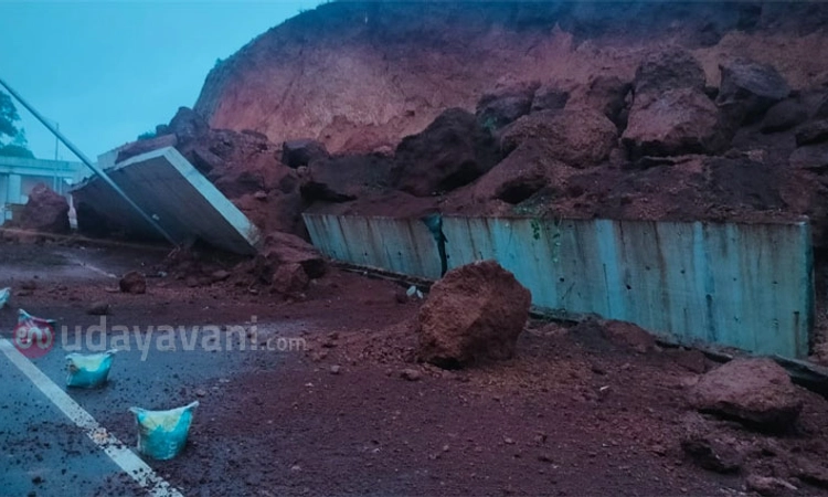 Thirthahalli ಕುಸಿದು ಬಿತ್ತು ಬಾಳೆಬೈಲು-ಕುರುವಳ್ಳಿ ಬೈಪಾಸ್ ರಸ್ತೆಯ ತಡೆಗೋಡೆ !