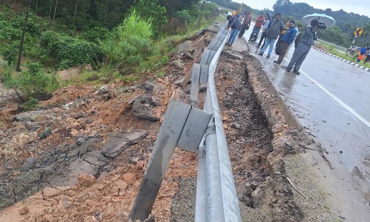 Sakleshpura: ರಾಷ್ಟ್ರೀಯ ಹೆದ್ದಾರಿ 75 ರಲ್ಲಿ ತಡೆ ಗೋಡೆ ಕುಸಿತ… ಏಕಮುಖ ಸಂಚಾರ