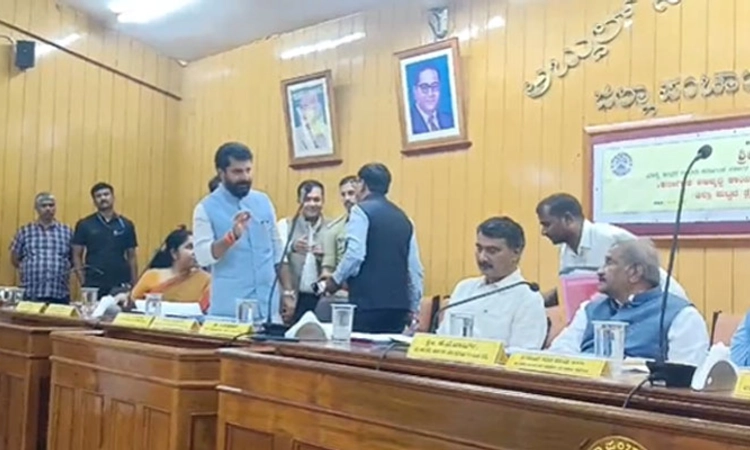 Chikkamagaluru; ಕೆಡಿಪಿ ಸಭೆಯಲ್ಲಿ ಶಾಸಕ- ಪರಿಷತ್ ಸದಸ್ಯರ ನಡುವೆ ಕುರ್ಚಿ ಗಲಾಟೆ