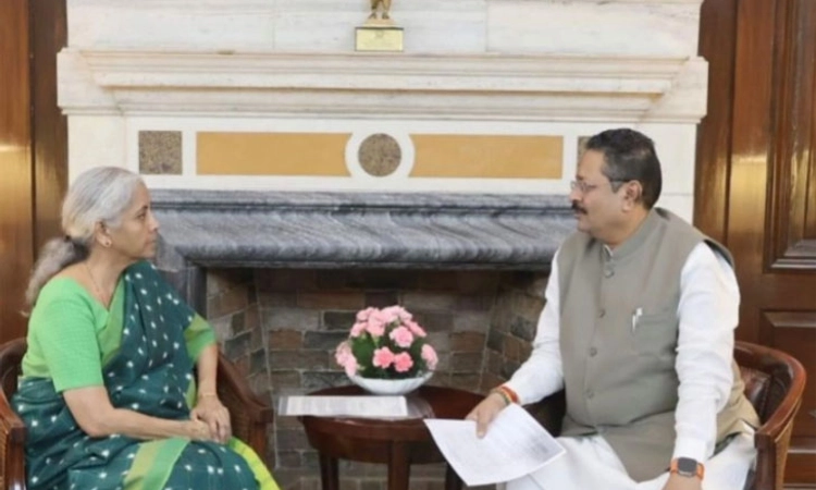 Guarantee Schemes ವಿರೋಧಿಸಿ: ಕೇಂದ್ರ ಸಚಿವೆ ನಿರ್ಮಲಾಗೆ ಯತ್ನಾಳ್ ದೂರು