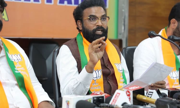 Valmiki ನಿಗಮ ಹಗರಣಕೋರರಿಂದ ಸರಕಾರ,ಅಧಿಕಾರಿಗಳ ಹನಿ ಟ್ರ್ಯಾಪ್: ಶ್ರೀರಾಮುಲು ಕಿಡಿ