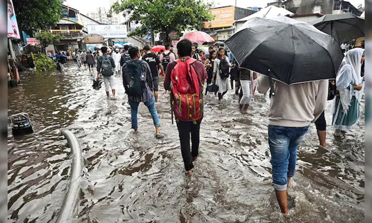 Rain Alert: ಮುಂಬೈನಲ್ಲಿ ಮುಂದುವರೆದ ಮಳೆ… ರೆಡ್ ಅಲರ್ಟ್, ಶಾಲೆಗಳಿಗೆ ರಜೆ