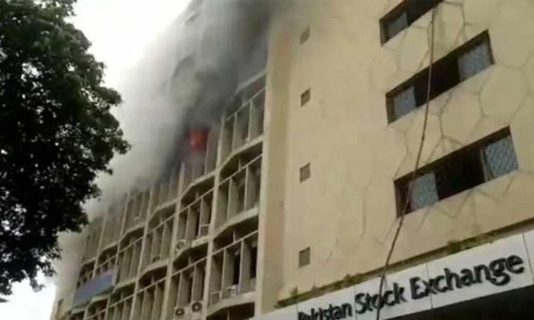 Karachi: ಪಾಕಿಸ್ತಾನ್‌ ಷೇರುಪೇಟೆ ಕಟ್ಟಡದಲ್ಲಿ ಭಾರೀ ಅಗ್ನಿ ಅನಾಹುತ; ವಹಿವಾಟು ಸ್ಥಗಿತ