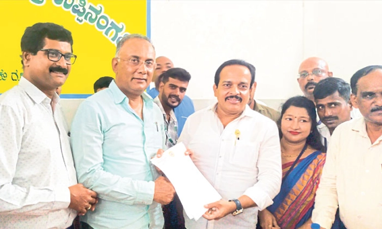 Dinesh Gundu Rao 7 ಆರೋಗ್ಯ ಕ್ಷೇಮ ಕೇಂದ್ರ