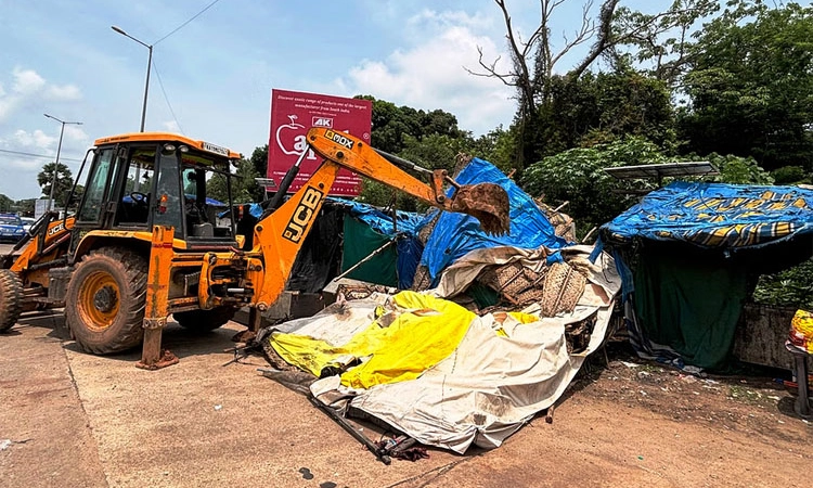 Toll Plaza ಹೆದ್ದಾರಿ ಬದಿ ತಾತ್ಕಾಲಿಕ ಅಂಗಡಿ ತೆರವು: ಜು.20ರ ಗಡುವು ನೀಡಿದ ಅಧಿಕಾರಿ