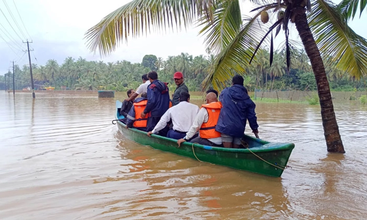 Monsoon Rain: ಆರಿದ್ರ ಅಬ್ಬರಕ್ಕೆ ಜನಜೀವನ ತತ್ತರ,  ಇಬ್ಬರು ಸಾವು