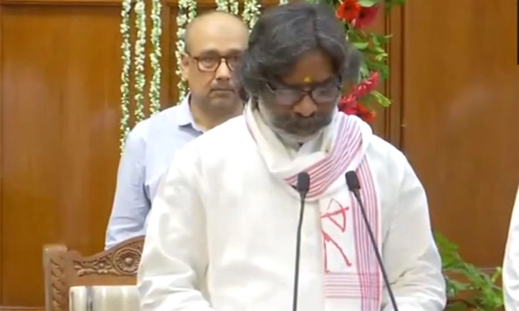 Jharkhand; ಮತ್ತೆ ಸಿಎಂ ಆಗಿ ಹೇಮಂತ್ ಪ್ರಮಾಣವಚನ: ಶಿಬು ಸೊರೇನ್ ಭಾಗಿ