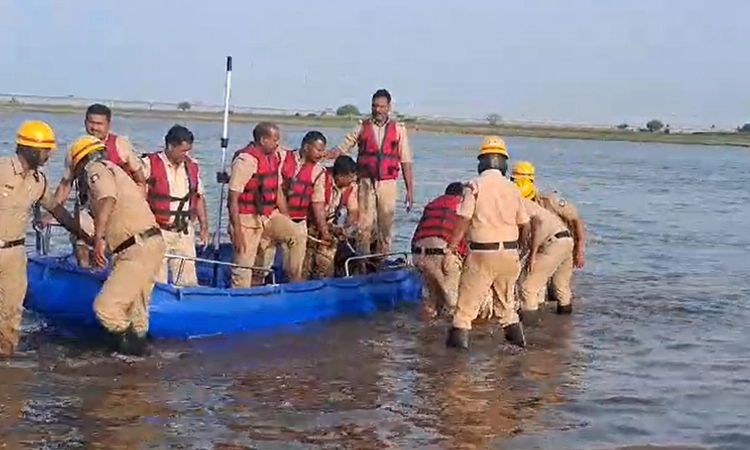 Vijayapura: ಕೃಷ್ಣಾ ನದಿ ತೆಪ್ಪ ದುರಂತ… ರಫೀಕ್ ಶವ ಪತ್ತೆ, ರಕ್ಷಣಾ ಕಾರ್ಯಾಚರಣೆ ಮುಕ್ತಾಯ