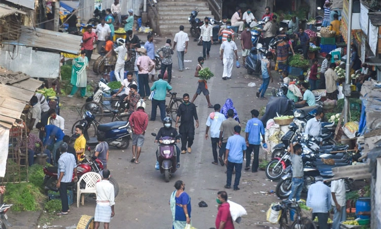 Mumbai ಬೀದಿಗಳನ್ನು ವ್ಯಾಪಾರಿಗಳು ವಶಪಡಿಸಿಕೊಂಡಿದ್ದು ಪಾದಚಾರಿಗಳಿಗೆ ಸ್ಥಳವಿಲ್ಲ: ಹೈಕೋರ್ಟ್