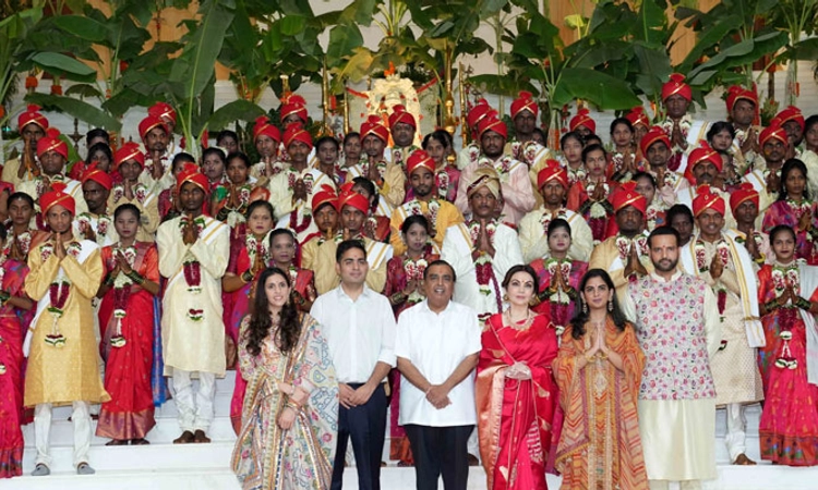 Anant Ambani ಮದುವೆಗೆ ಮುನ್ನ ಸಾಮೂಹಿಕ ವಿವಾಹ; ವಧುಗಳಿಗೆ ತಲಾ ಒಂದು 1.01 ಲಕ್ಷರೂ. ವಿತರಣೆ