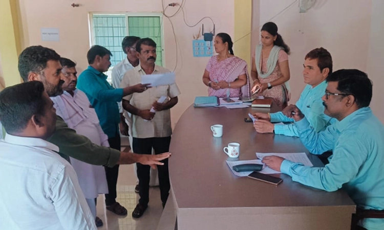 ಅನುದಾನದ ಹಂಚಿಕೆ ವಿಚಾರ: ಪ.ಪಂ.ಸಭೆಯಲ್ಲಿ ಆಡಳಿತಾಧಿಕಾರಿ, ಸದಸ್ಯರ ನಡುವೆ ಜಟಾಪಟಿ